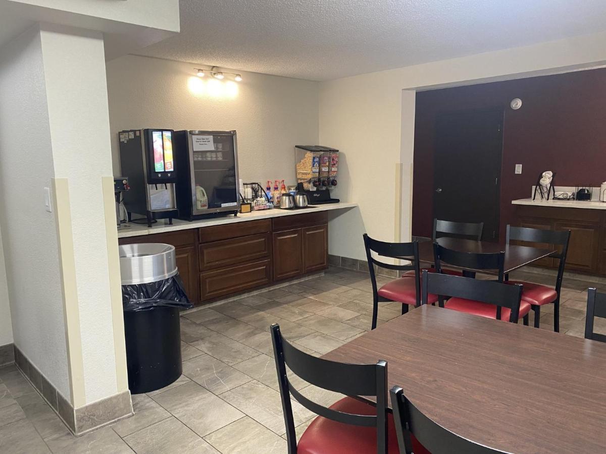 Red Roof Inn Roanoke Rapids Exterior photo